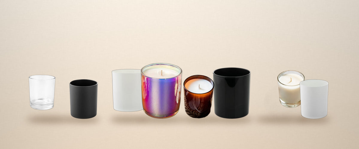 Lysglass til lysstøping i klart, matt hvitt, sort, amber og iriserende glass på lys linbakgrunn
