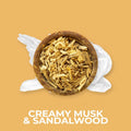 Treboks med sandeltrefliser og hvit musk på gul bakgrunn, Creamy Musk & Sandalwood duftolje