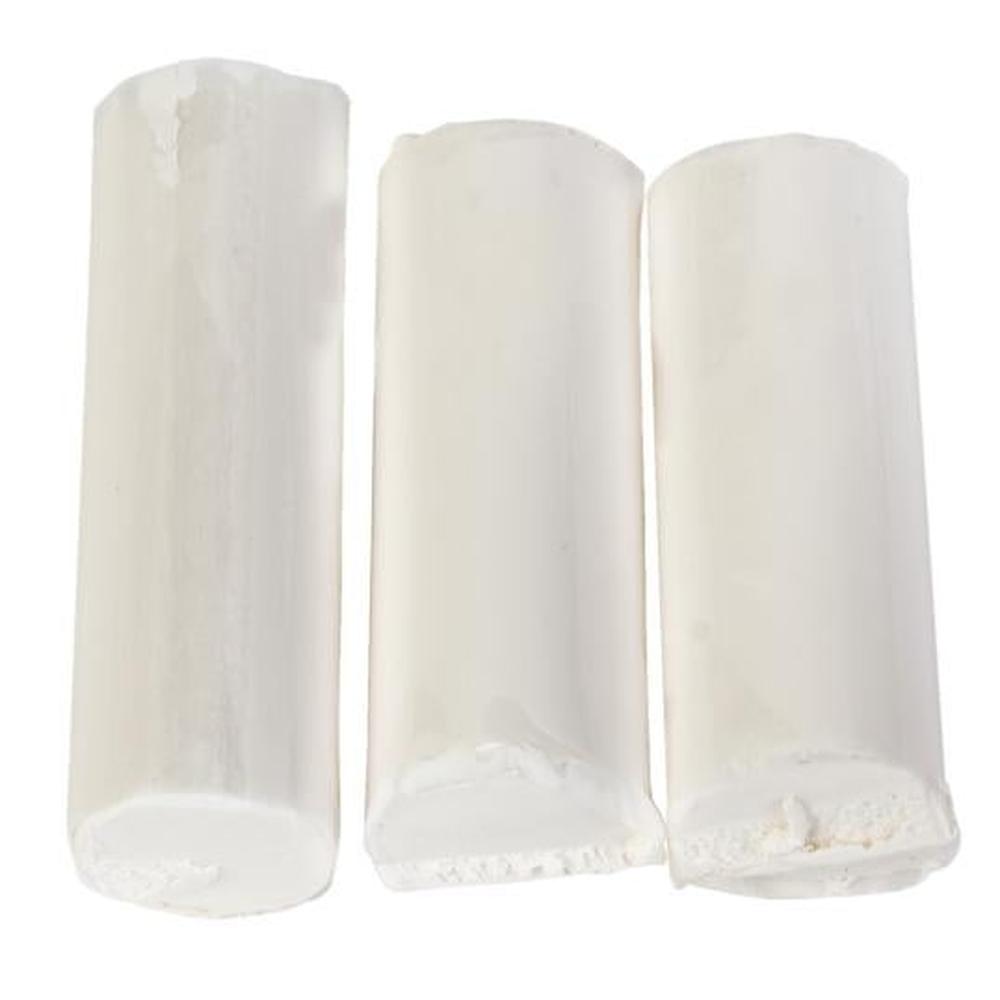 Tre hvite, sylindriske stykker tetningspasta for lysformer, ca 25 gram hver